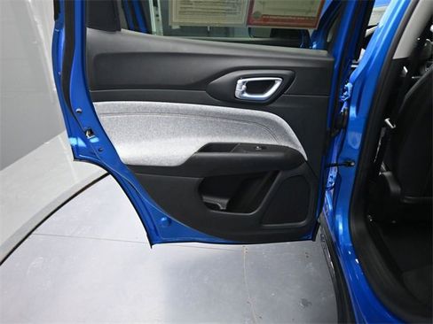 Used 2022 Jeep Compass Latitude image 15