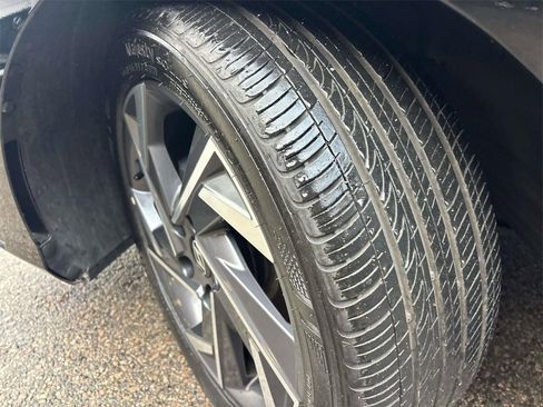 Used 2025 Hyundai Elantra SEL image 9