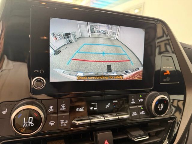 Used 2023 Toyota Highlander XLE AWD/4WD image 20