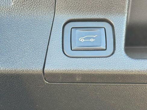 Used 2017 GMC Acadia Denali w/ Technology Package image 40