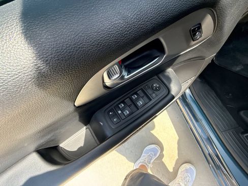 Used 2021 Chrysler Pacifica Limited w/ Uconnect Theater Family Group AWD/4WD image 15