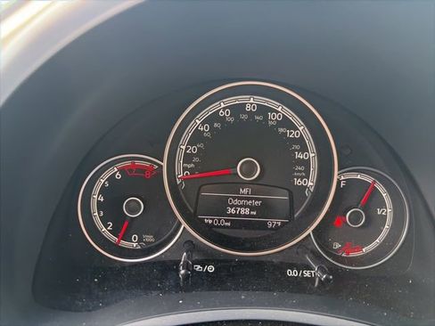 Used 2019 Volkswagen Beetle 2.0T SE FWD image 8