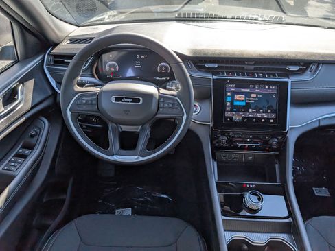 New 2025 Jeep Grand Cherokee Laredo X w/ Luxury Tech Group I AWD/4WD image 16