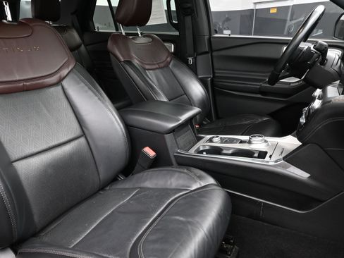 Used 2020 Ford Explorer Platinum w/ Premium Technology Package image 30