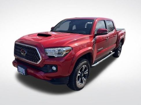 Used 2018 Toyota Tacoma TRD Sport w/ Technology Package image 3