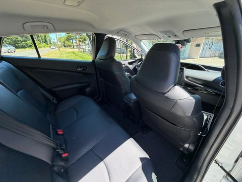 Used 2016 Toyota Prius Three Touring FWD image 15