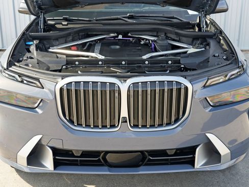 Used 2023 BMW X7 xDrive40i w/ Climate Comfort Package image 8