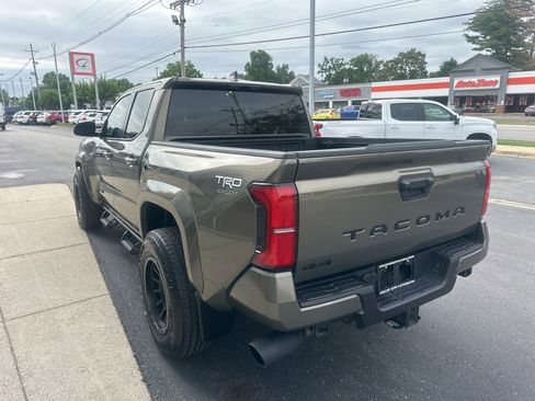 Used 2024 Toyota Tacoma TRD Sport AWD/4WD image 5