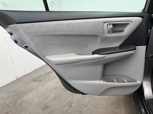 Used 2015 Toyota Camry XSE w/ Moonroof Package FWD image 9
