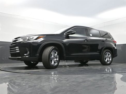 Used 2019 Toyota Highlander Limited image 29