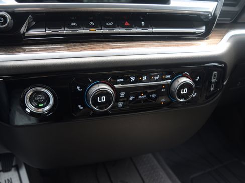 Used 2022 Chevrolet Silverado 1500 LT AWD/4WD image 28