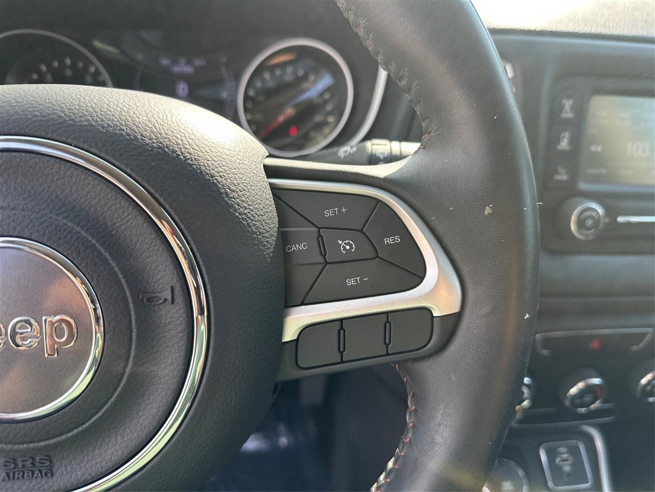Used 2018 Jeep Compass Latitude AWD/4WD image 32