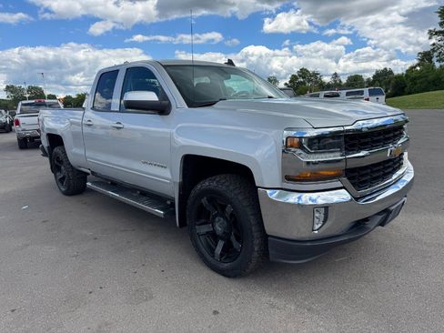 Used 2017 Chevrolet Silverado 1500 LT w/ LT Convenience Package AWD/4WD image 7