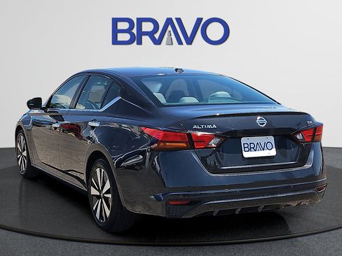 Used 2021 Nissan Altima 2.5 SV FWD image 3