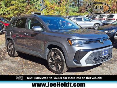 Certified 2025 Volkswagen Taos SE w/ Panoramic Sunroof Package