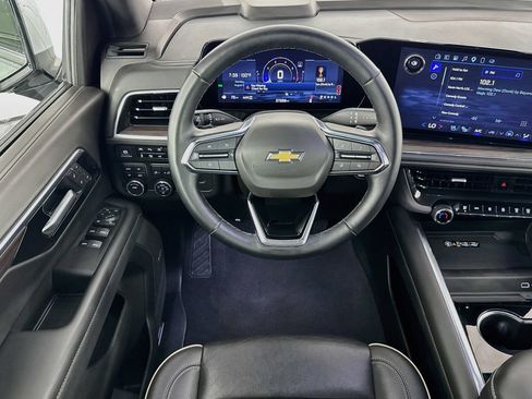 Used 2025 Chevrolet Tahoe Premier AWD/4WD image 15