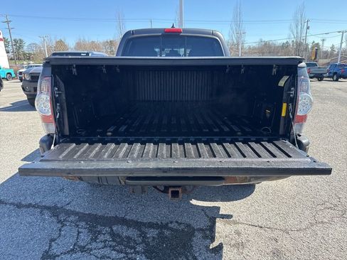 Used 2012 Toyota Tacoma 4x4 Double Cab w/ TRD Sport Pkg image 4