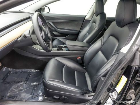 Used 2019 Tesla Model 3 Standard Range image 9