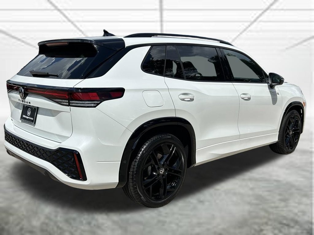 New 2026 Volkswagen Tiguan SE R-Line FWD image 6