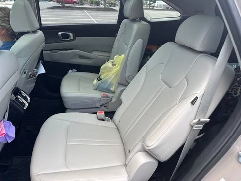Used 2025 Kia Sorento SX AWD/4WD image 12