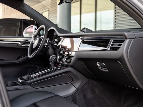 Certified 2026 Porsche Macan AWD/4WD image 48
