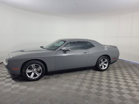 Used 2019 Dodge Challenger SXT RWD image 2