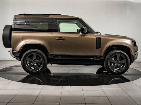 Used 2023 Land Rover Defender 90 SE image 11