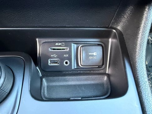 Used 2014 Jeep Cherokee Trailhawk w/ Technology Group AWD/4WD image 31