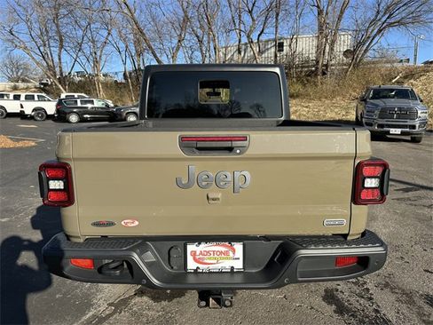 Used 2020 Jeep Gladiator Overland image 7