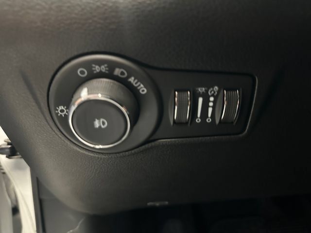 Used 2022 Jeep Compass Trailhawk w/ Trailhawk Convenience Group AWD/4WD image 21