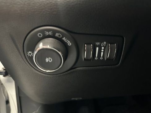 Used 2022 Jeep Compass Trailhawk w/ Trailhawk Convenience Group AWD/4WD image 21