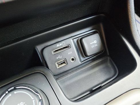 Used 2015 Jeep Cherokee Latitude w/ Cold Weather Group AWD/4WD image 24
