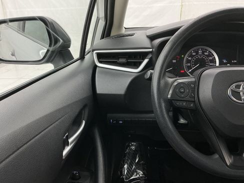 Used 2021 Toyota Corolla LE FWD image 32