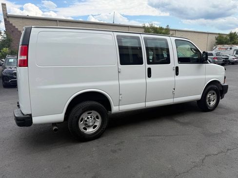 Used 2018 Chevrolet Express 2500 RWD image 10