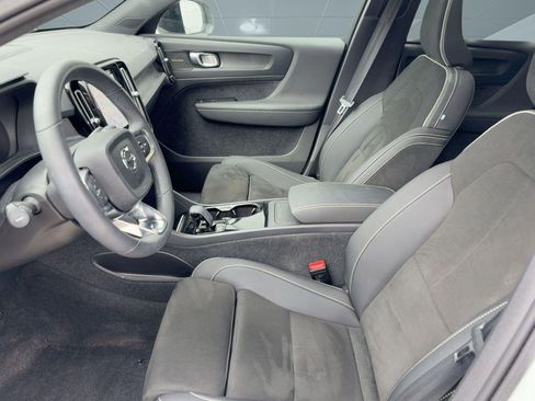 Certified 2023 Volvo C40 P8 Recharge Ultimate image 5