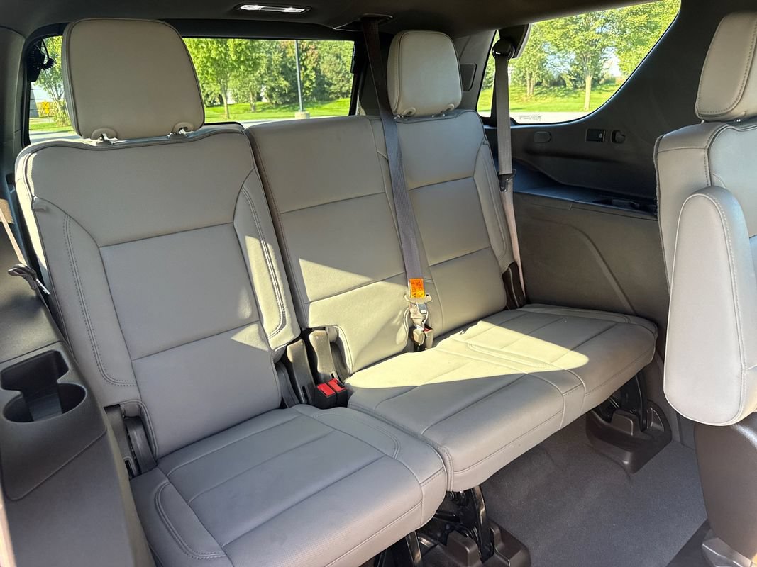 Used 2023 GMC Yukon SLT w/ SLT Premium Package AWD/4WD image 14