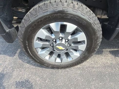 Used 2024 Chevrolet Silverado 2500 Custom w/ Custom Value Package AWD/4WD image 12