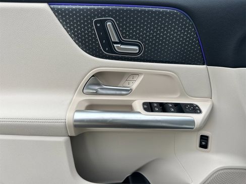 New 2025 Mercedes-Benz GLA 250 image 11