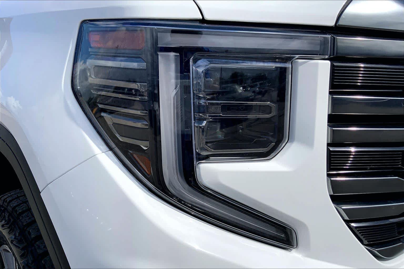 Used 2024 GMC Sierra 1500 AT4 w/ Technology Package AWD/4WD image 27