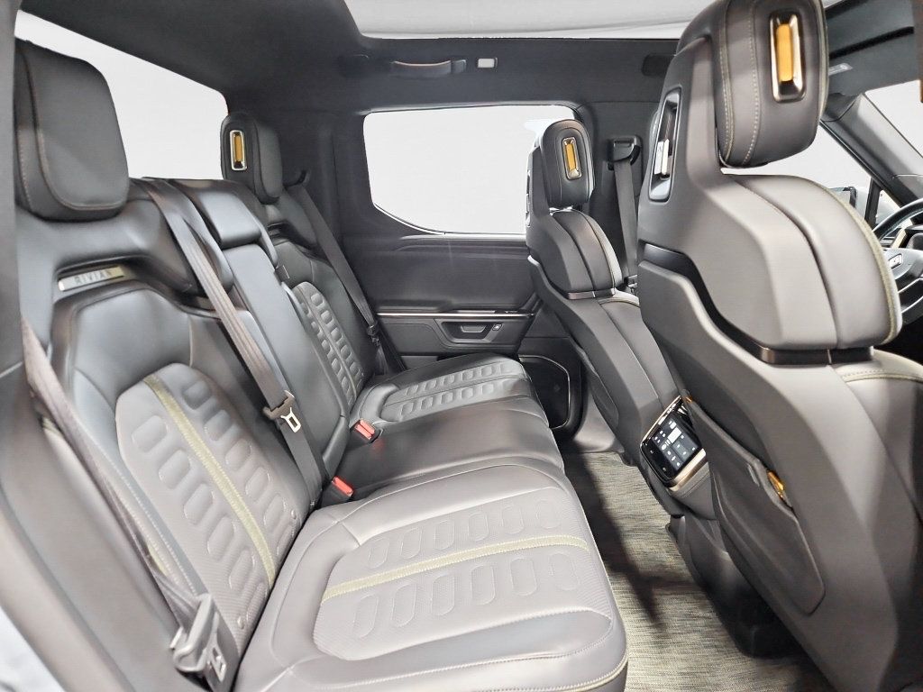 Used 2026 Rivian R1T Adventure Dual AWD/4WD image 17