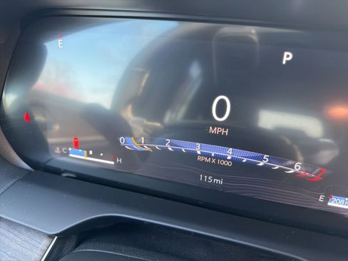 Used 2025 Jeep Grand Cherokee Limited w/ Black Appearance Package image 12