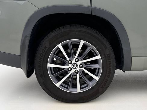 Used 2017 Toyota Highlander XLE AWD/4WD image 29