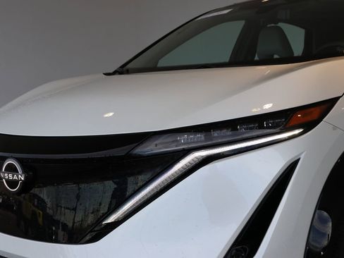 Used 2023 Nissan Ariya AWD image 14