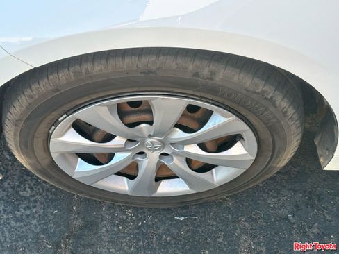Used 2020 Toyota Corolla LE w/ Carpet Mat Package (TMS) FWD image 8