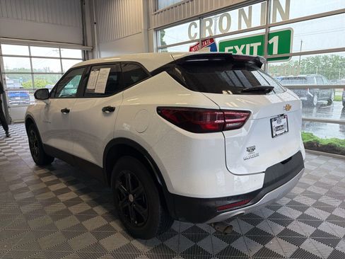 Used 2025 Chevrolet Blazer LT FWD image 4