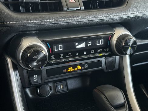 Used 2025 Toyota RAV4 LE AWD/4WD image 18