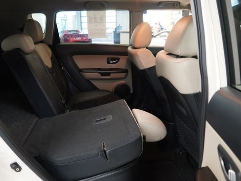 Used 2013 Kia Soul ! w/ Premium Pkg FWD image 30