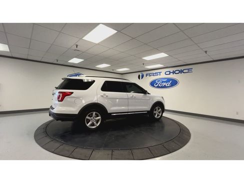 Used 2019 Ford Explorer XLT w/ Equipment Group 201A image 2