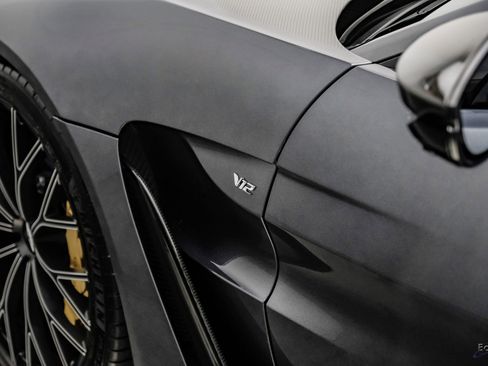 Used 2023 Aston Martin V12 Vantage RWD image 38