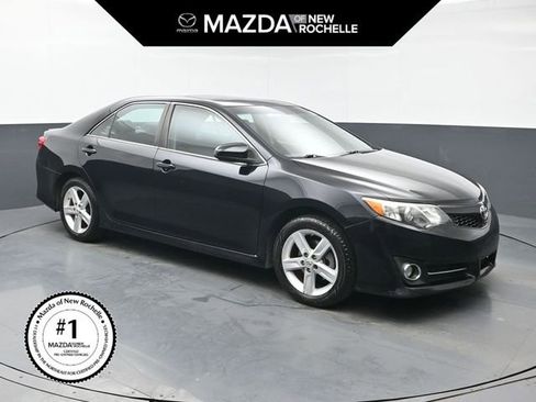 Used 2012 Toyota Camry SE FWD image 1